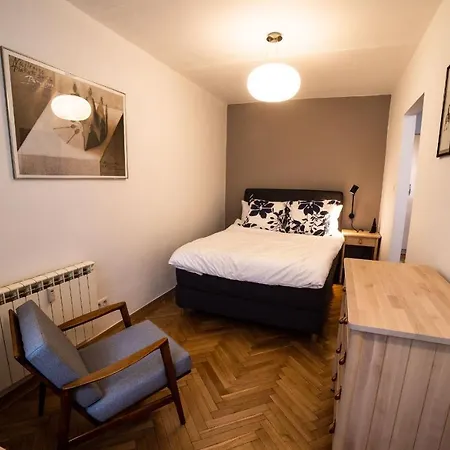 Studio Zelazna Apartment